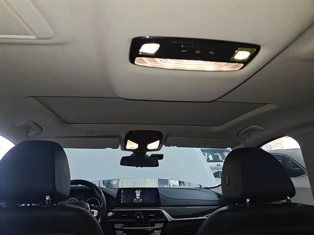 BMW 5 Series 2018 525Li Luxury Package фото 18