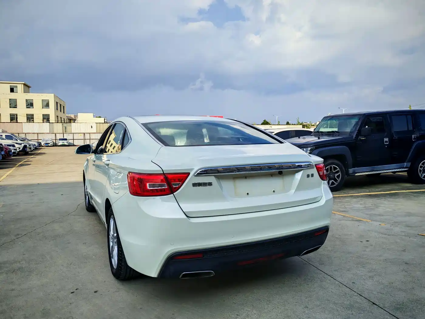 Фото 4 - Geely Borui