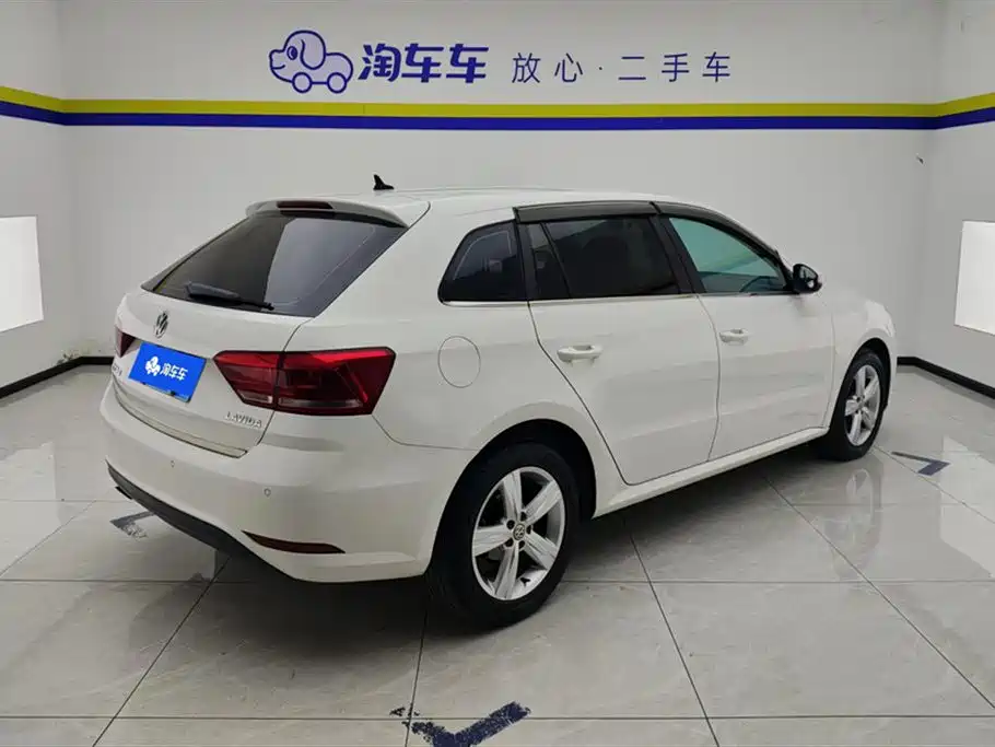 Volkswagen Lavida Tour 2017 1.6L Automatic Trend Edition фото 3