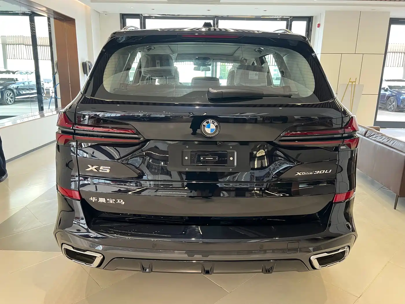 BMW X5 2025 Model xDrive 30Li Exclusive M Sport Blackout Package фото 5