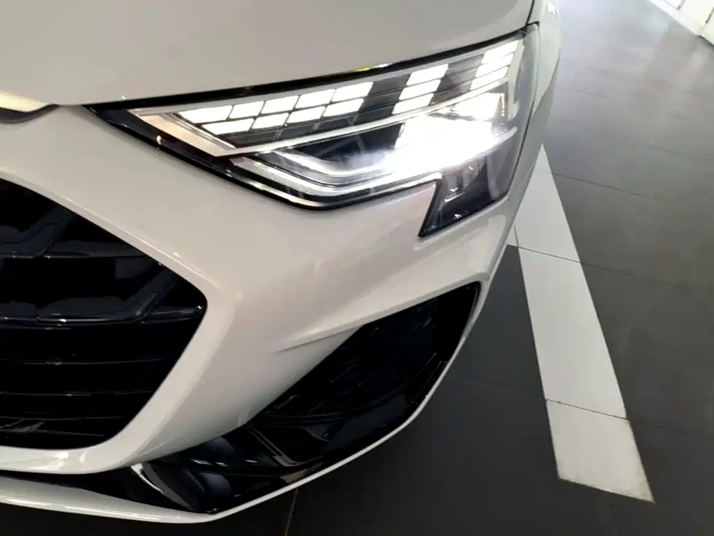 Audi A3 2026 2025 Facelift Sportback 35TFSI Flying Spur Premium