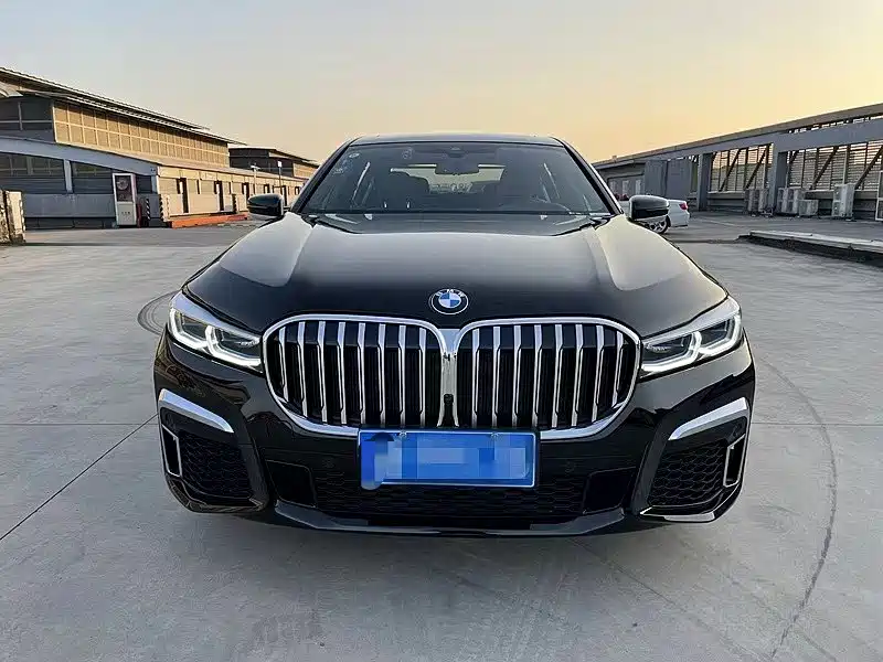 Photo 2 - BMW 7 Series