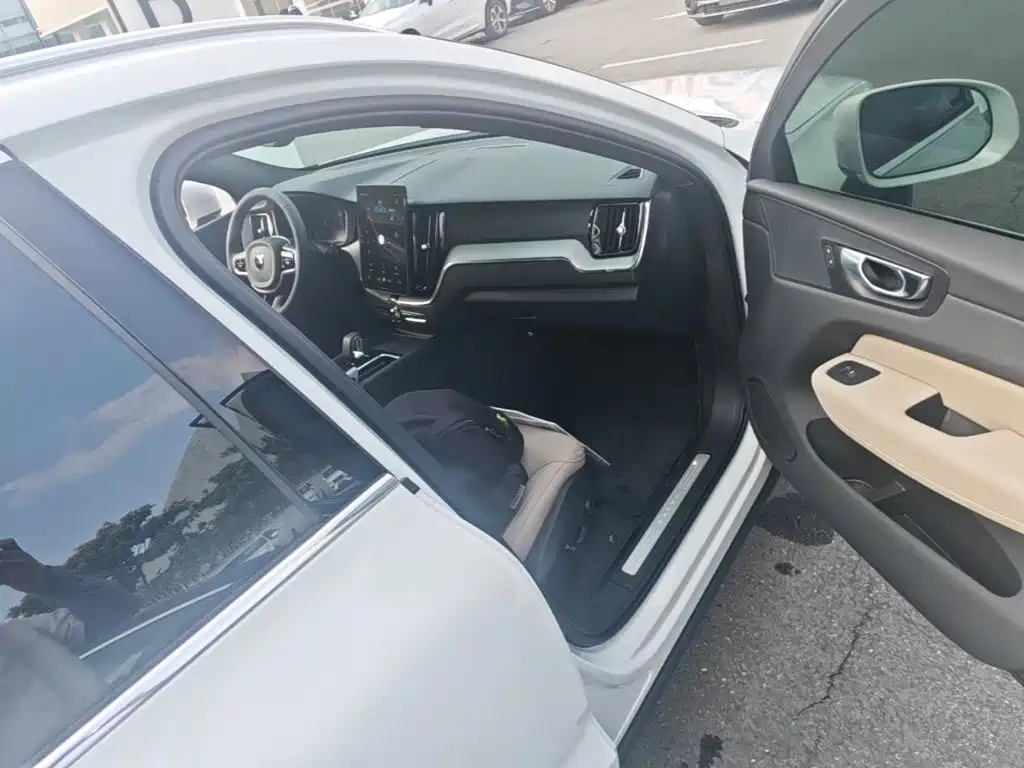 Volvo XC60 2026 2026 Model B5 AWD Smart Elite Luxury