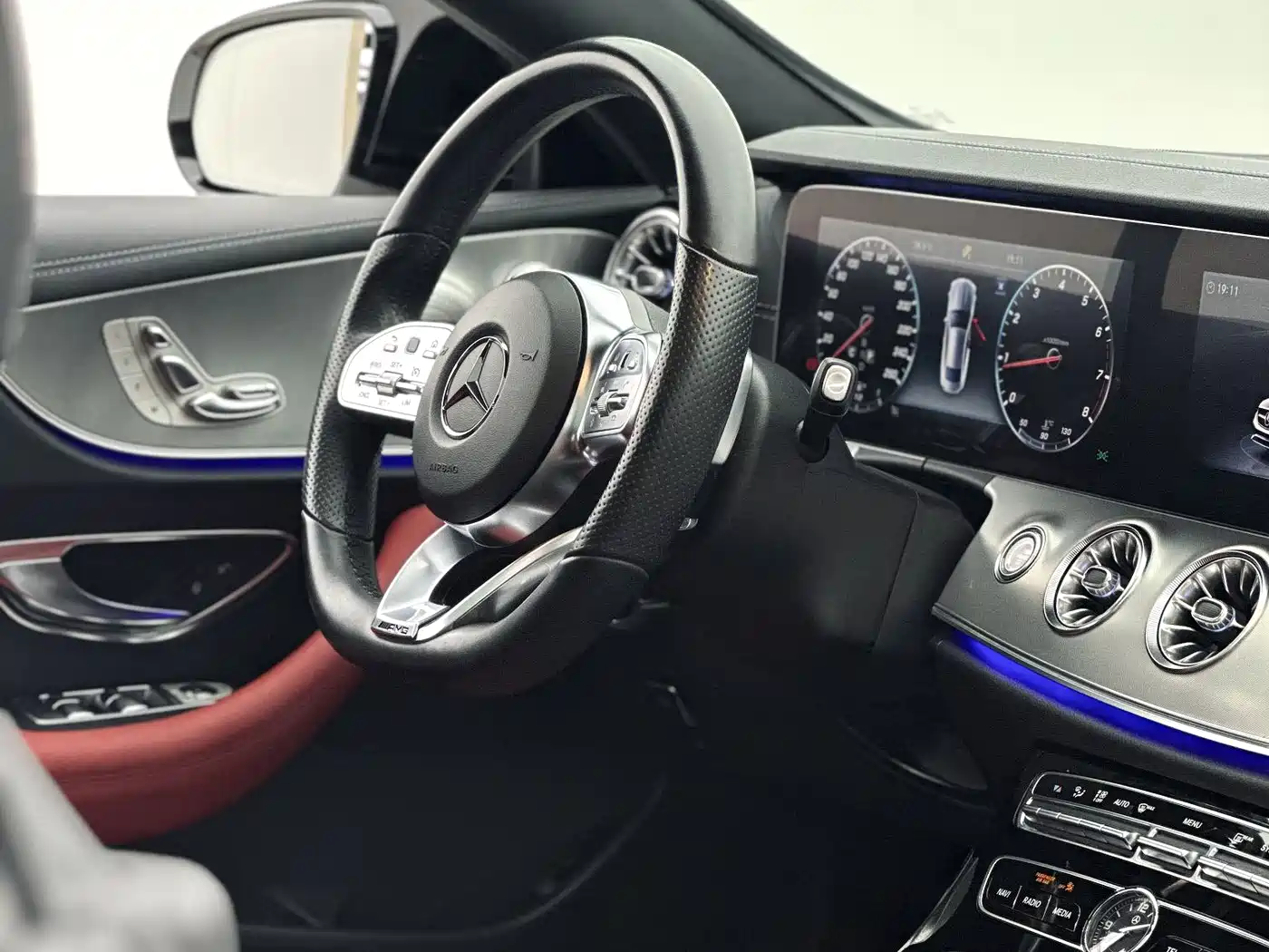 Mercedes-Benz E-Class (Import) 2019 E 200 Coupe фото 3