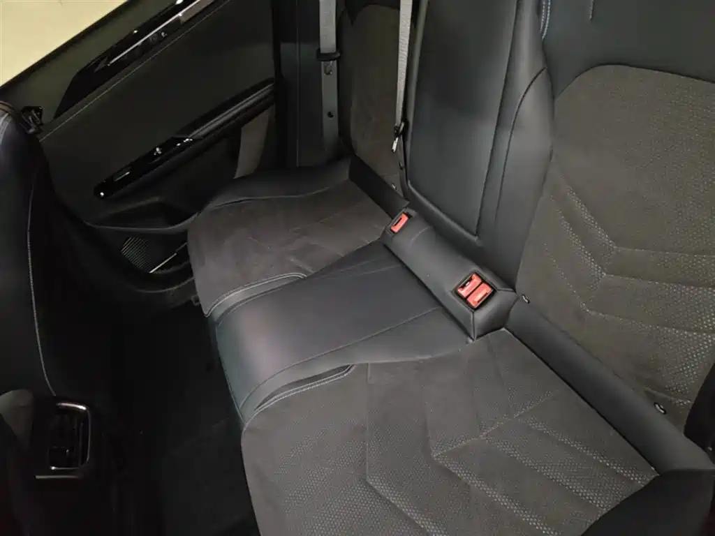 Geely Galaxy Galaxy L6 2024 125km Creative Edition фото 13