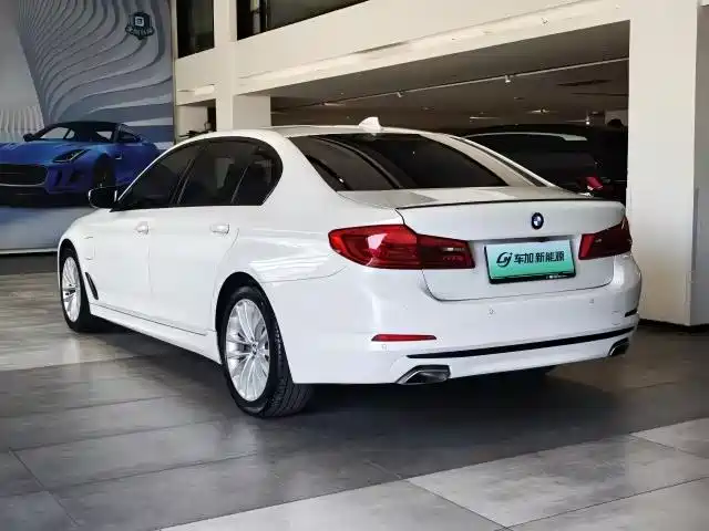 BMW 5 Series New Energy 2020 530Le Range Upgrade Pioneer Edition фото 5