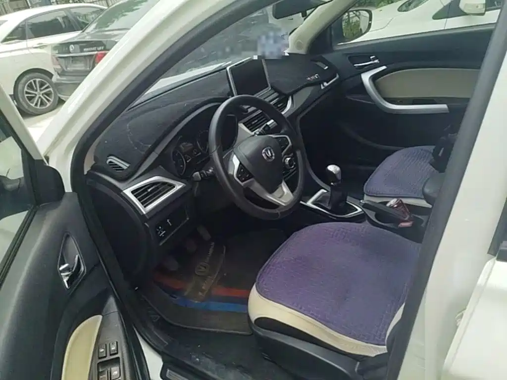 Фото 21 - Changan Yuexiang V7