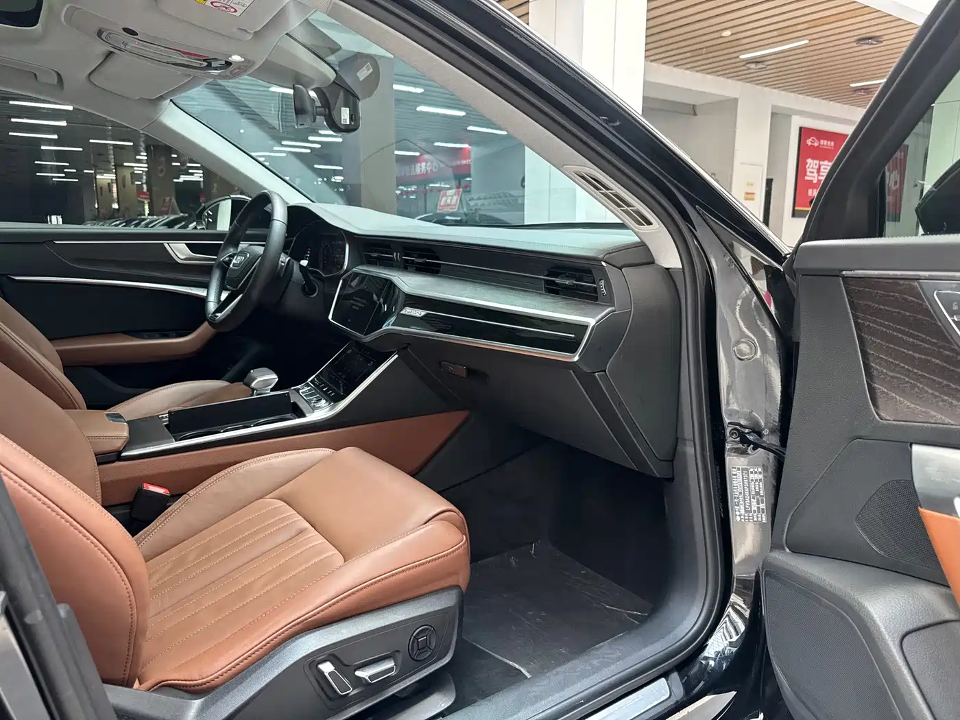 Фото 16 - Audi A6L