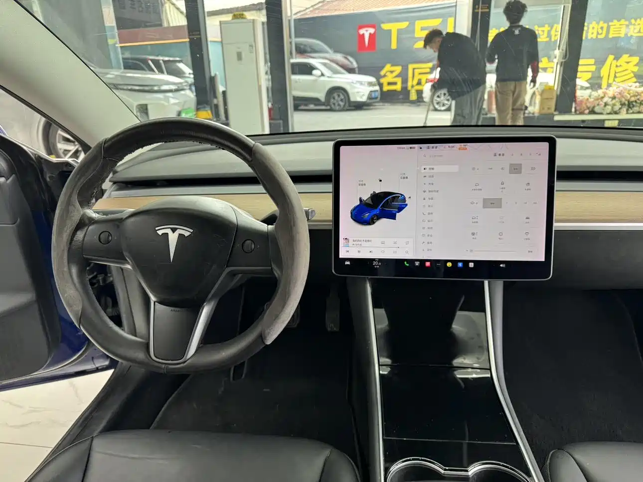TESLA MODEL 3