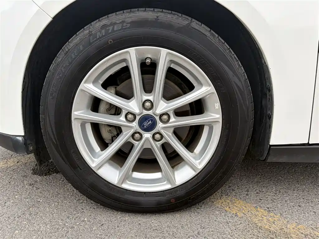 Фото 25 - Ford Focus