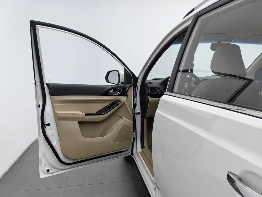 Baojun 730 2014 2014 1.5L Manual Comfort 7-seater