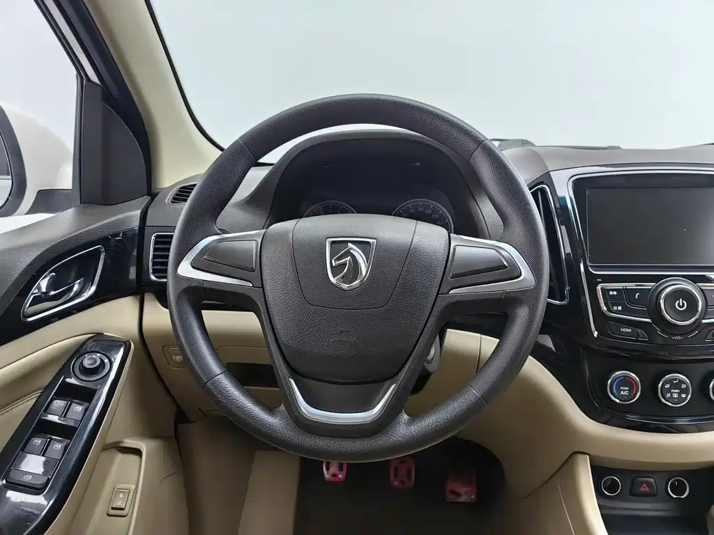 Baojun 730 2014 2014 1.5L Manual Comfort 7-seater