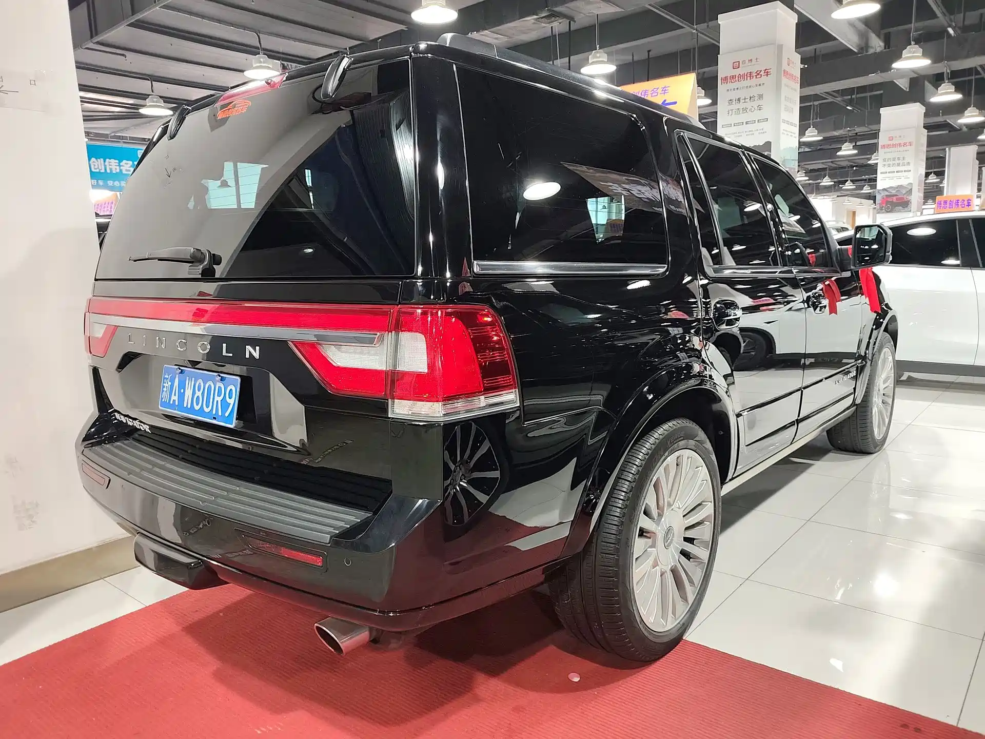 Фото 9 - Lincoln Navigator