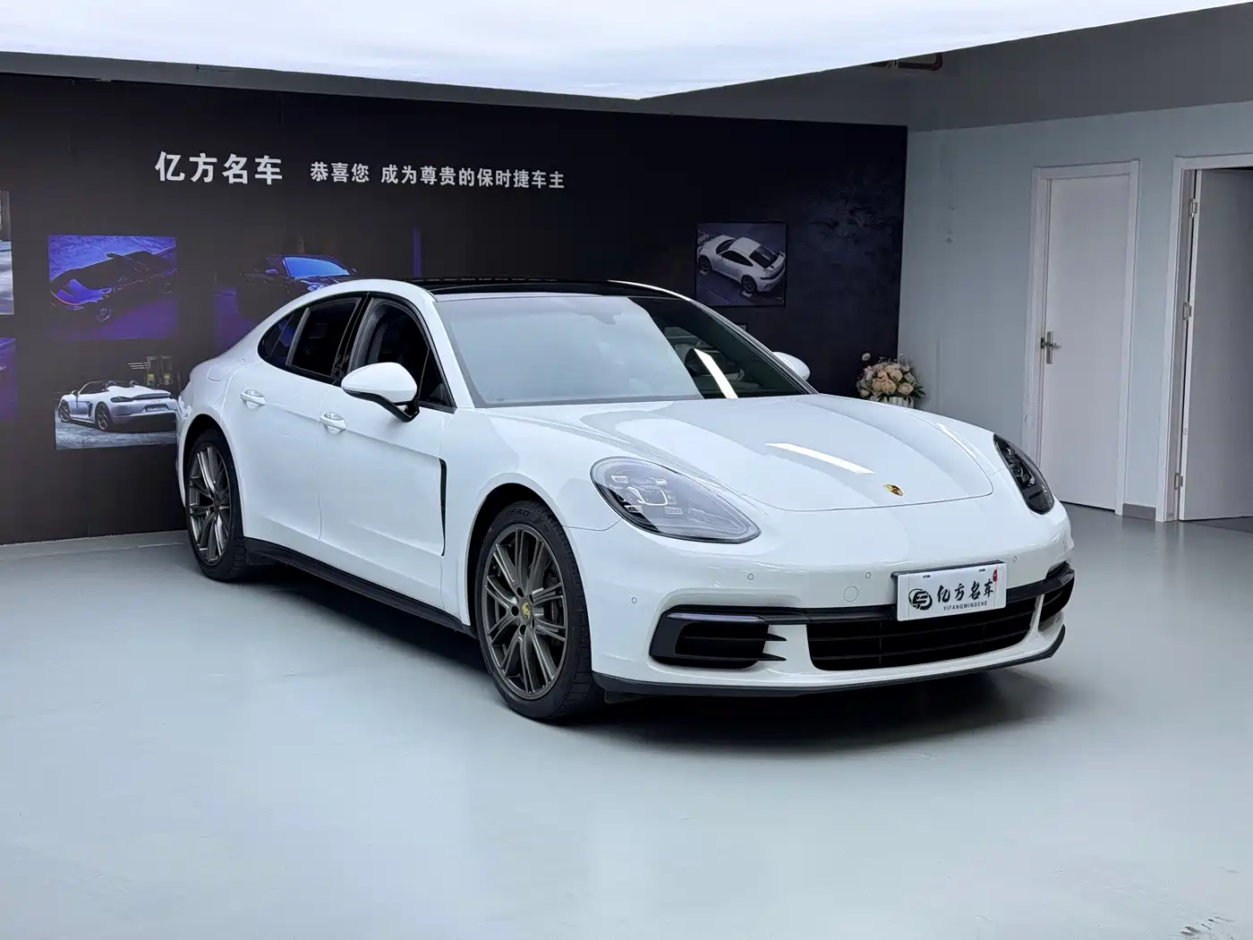 Porsche Panamera 2017 Panamera 3.0T фото 3