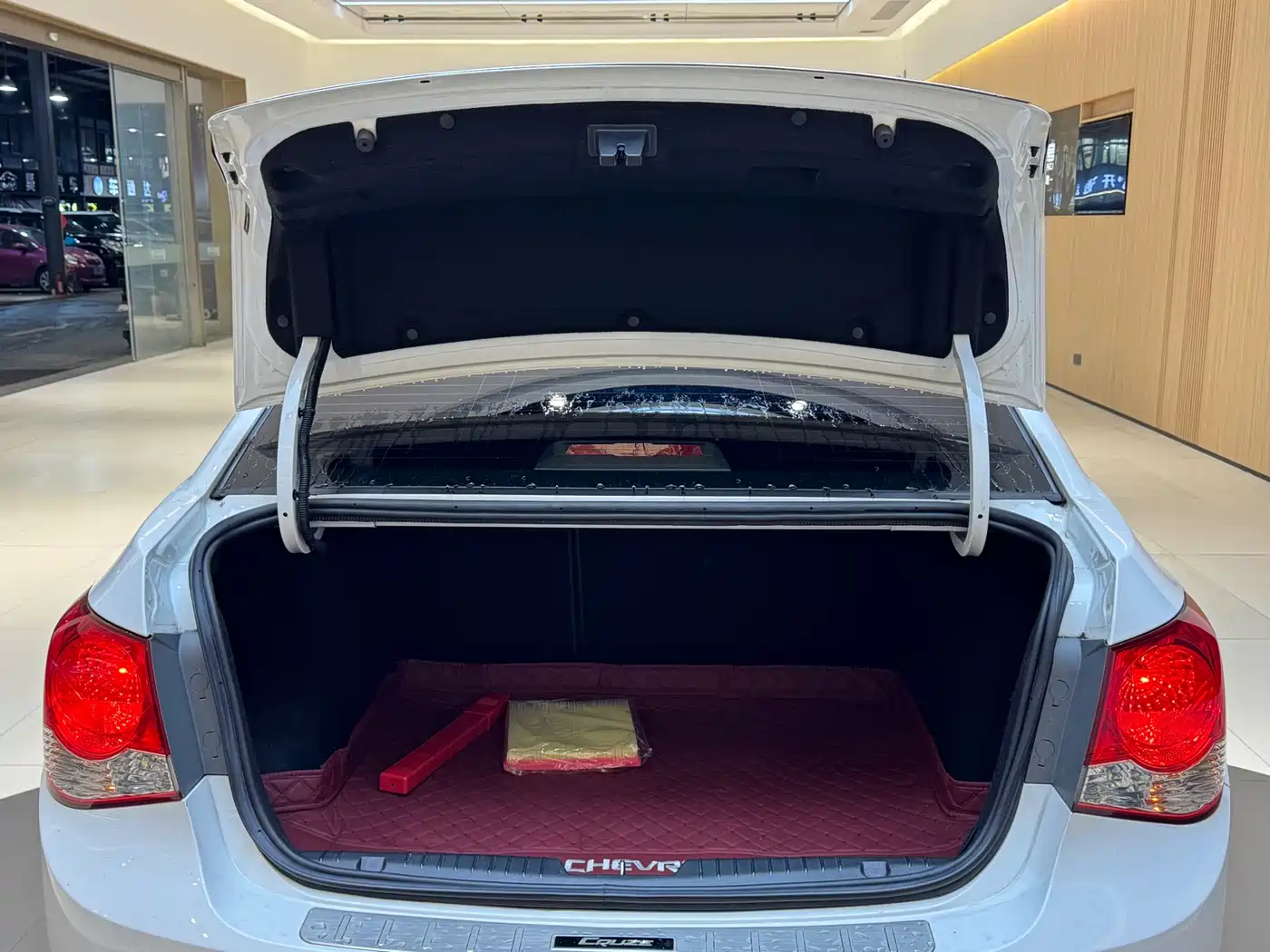 Chevrolet Cruze 2013 Model 1.8L SE AT фото 18