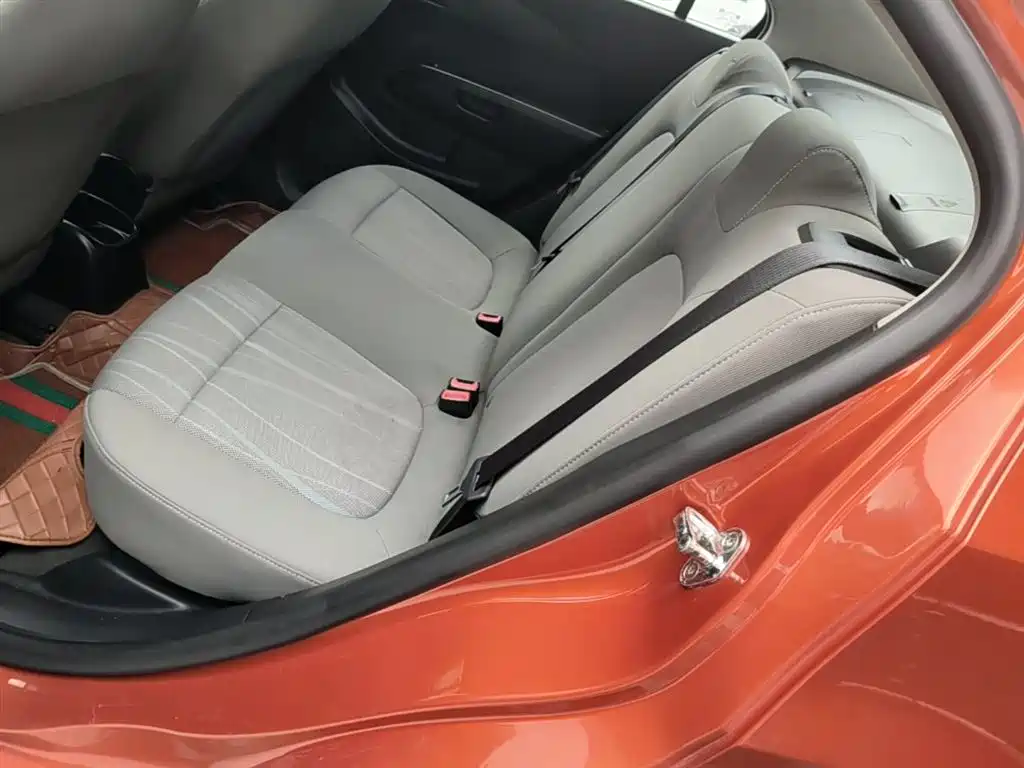 Chevrolet Aveo 2014 Sedan 1.4SL AT Fashion Edition фото 17