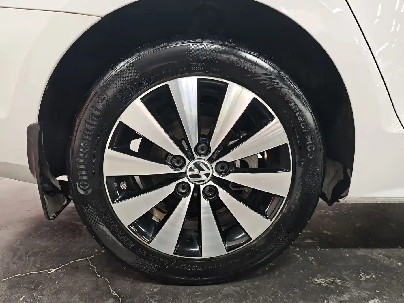 Volkswagen Sagitar 2018 1.6L Automatic Comfort фото 13