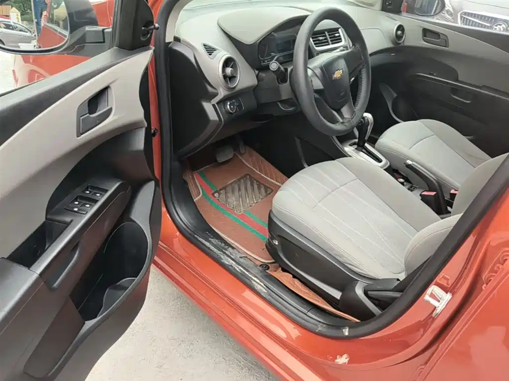 Chevrolet Aveo 2014 Sedan 1.4SL AT Fashion Edition фото 16