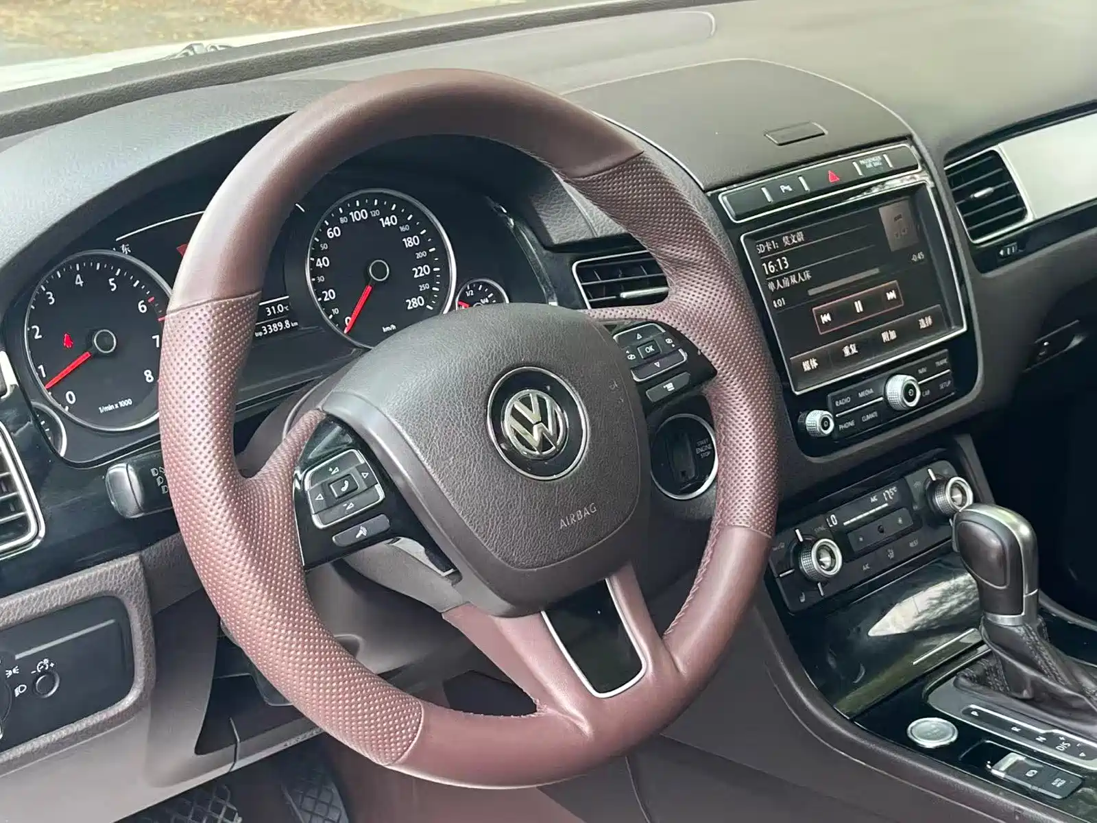 Фото 9 - Volkswagen Touareg