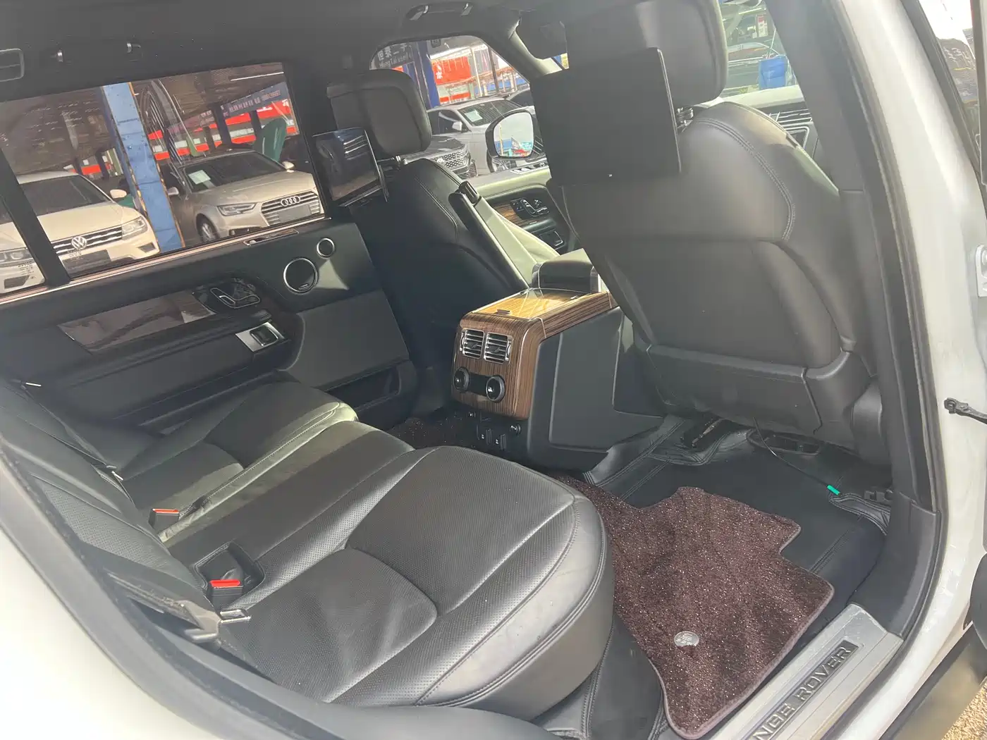 Land Rover Range Rover 2018 3.0 SC V6 Vogue Heritage Extended Edition фото 5