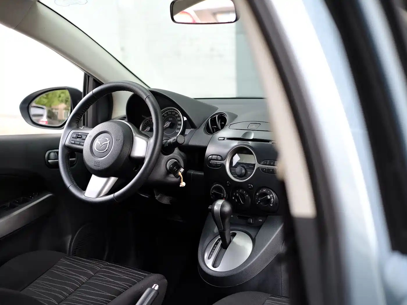 Mazda 2 2011 2011 Xuan Dong 1.5L Auto Luxury Edition