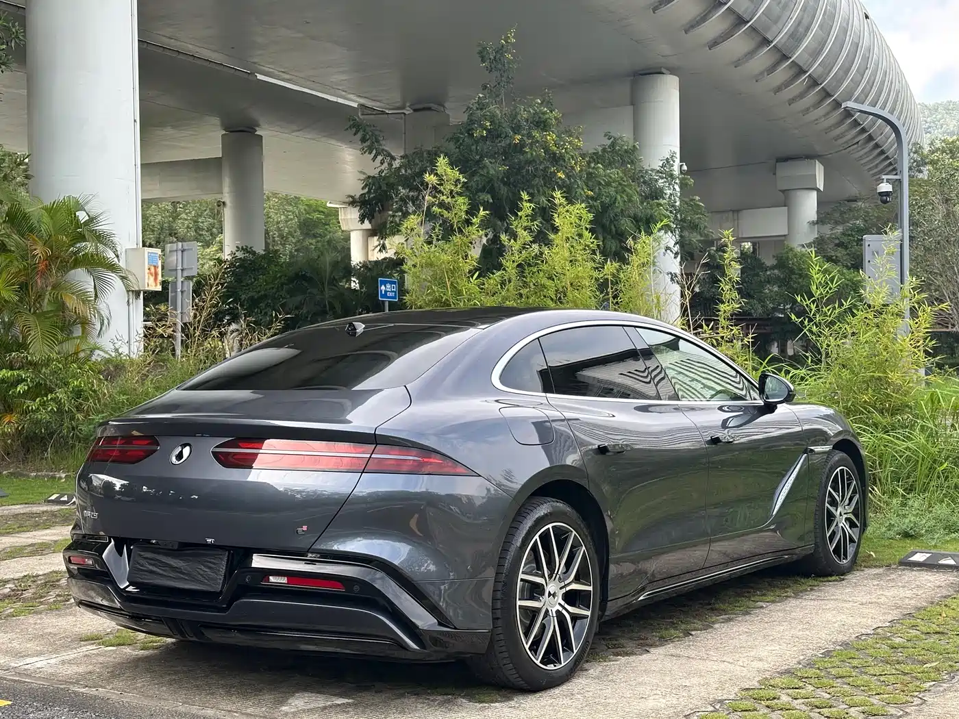 Denza Z9 2024 Model 1100km AWD Max Edition фото 6
