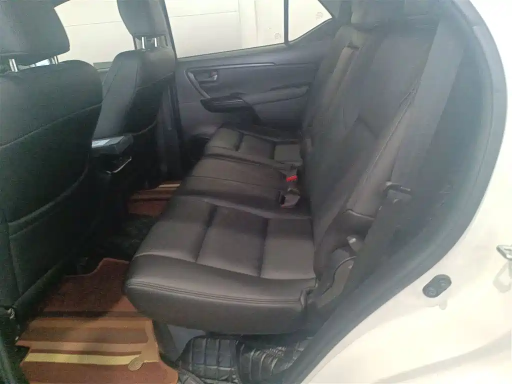 Toyota Fortuner 2016 2.7L Middle East Edition фото 17
