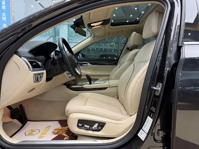BMW 7 Series 2021 Model 740Li Leading Luxury Package — фото 4