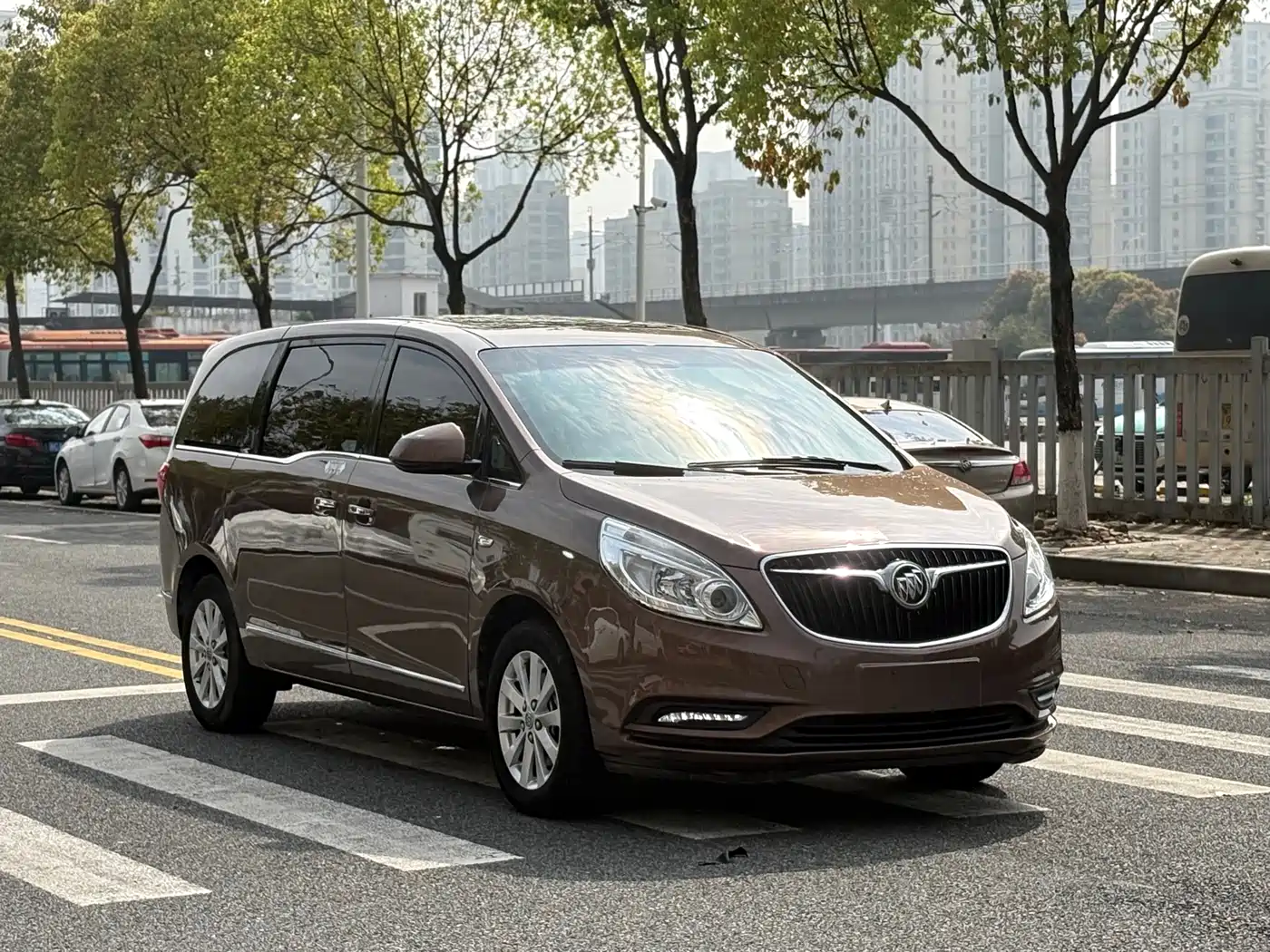 Buick GL8 2018 28T Luxury Model China VI фото 3