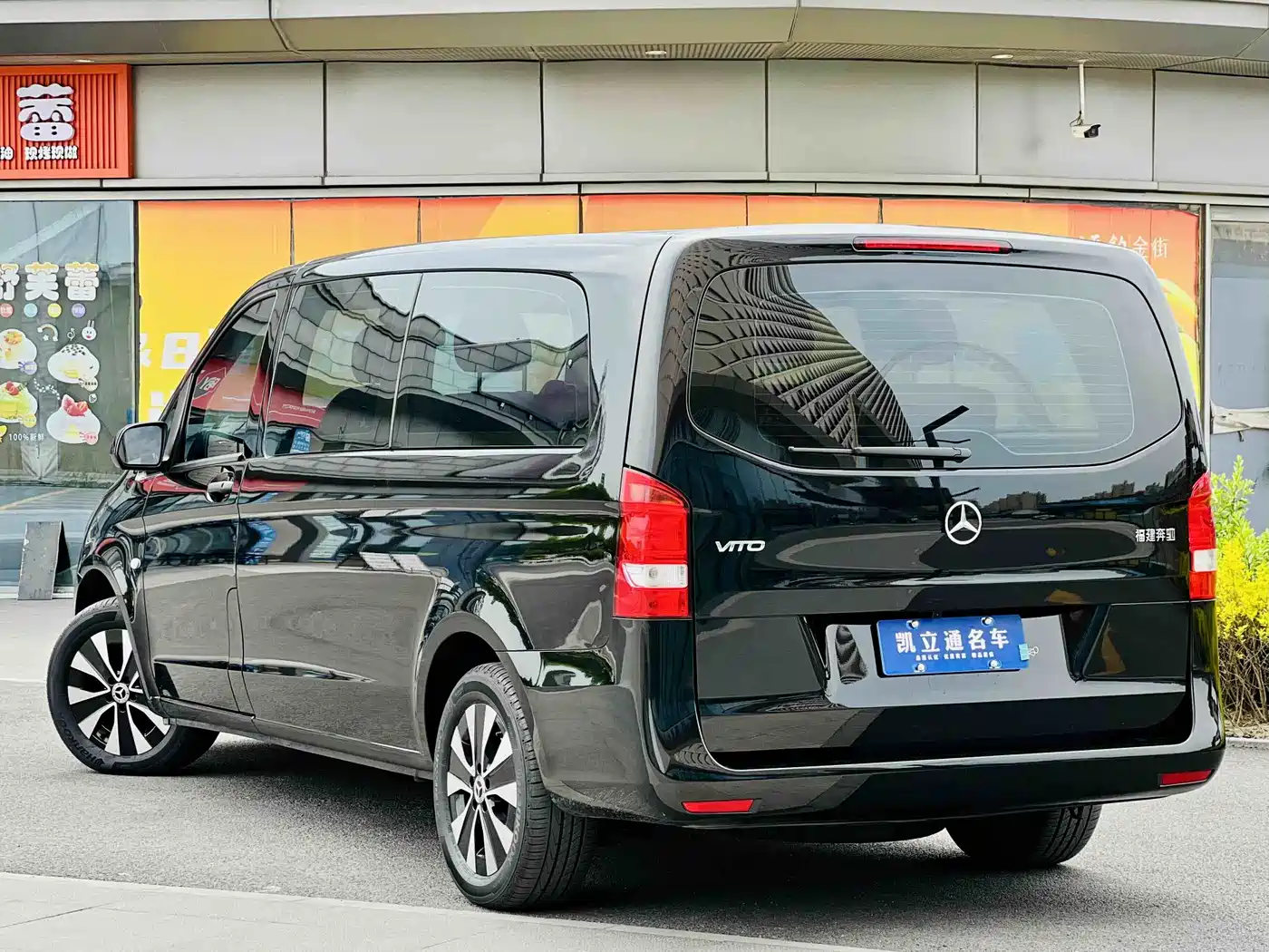 Mercedes-Benz Vito 2023 2.0T Elite 7-Seater фото 4