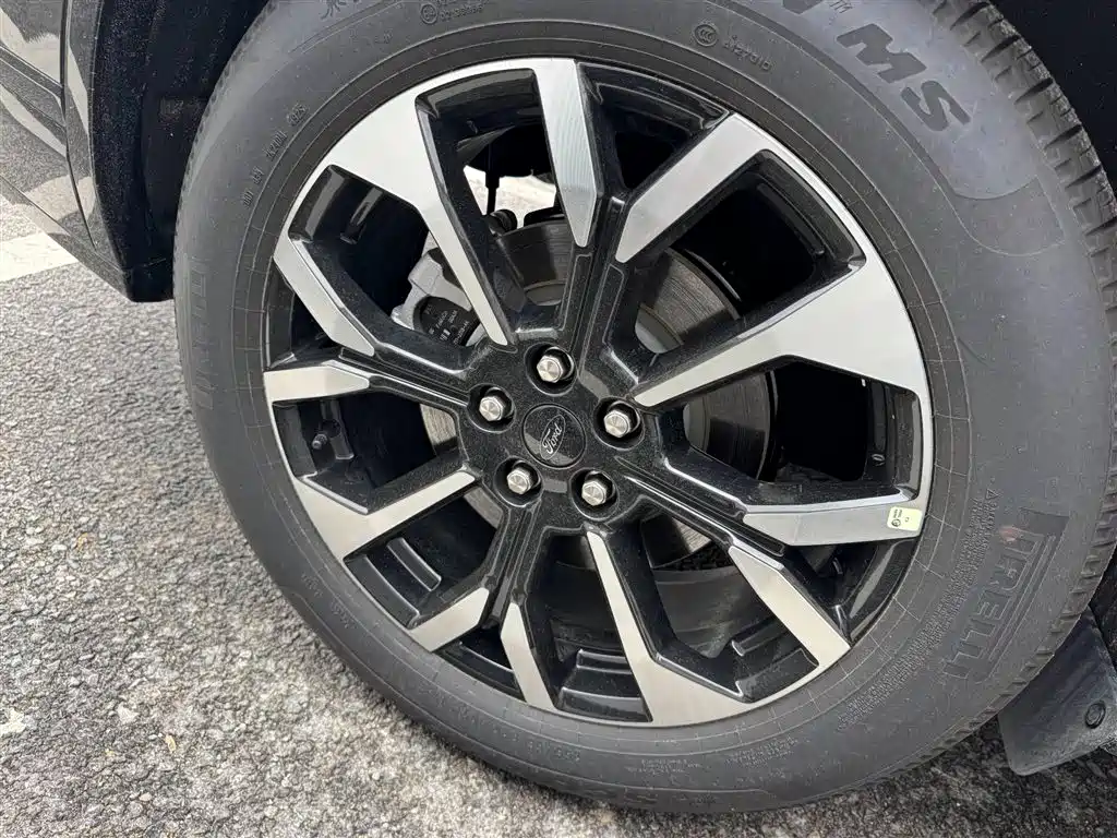 Фото 6 - Ford Edge