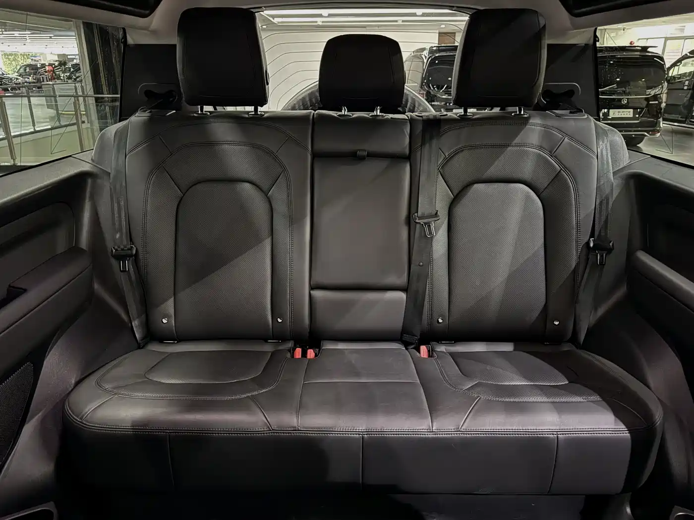 Land Rover Defender 2023 Model 90 3.0T P400 XS фото 10