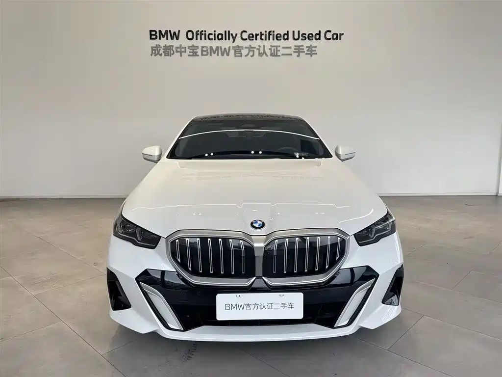 BMW 5 Series 2025 530Li Leading M Sport Package фото 4