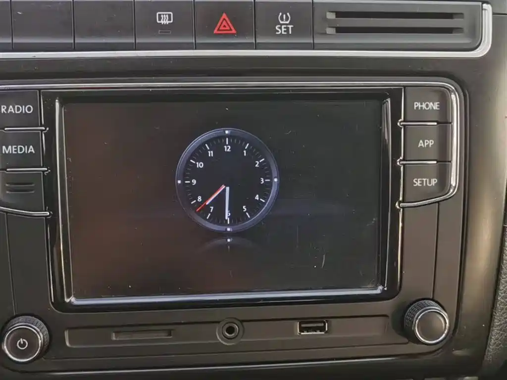 Volkswagen Polo 2018 1.5L Manual Safe Drive фото 3
