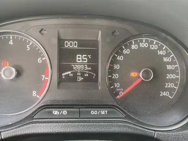 Volkswagen Polo 2018 1.5L Manual Safe Drive фото 7