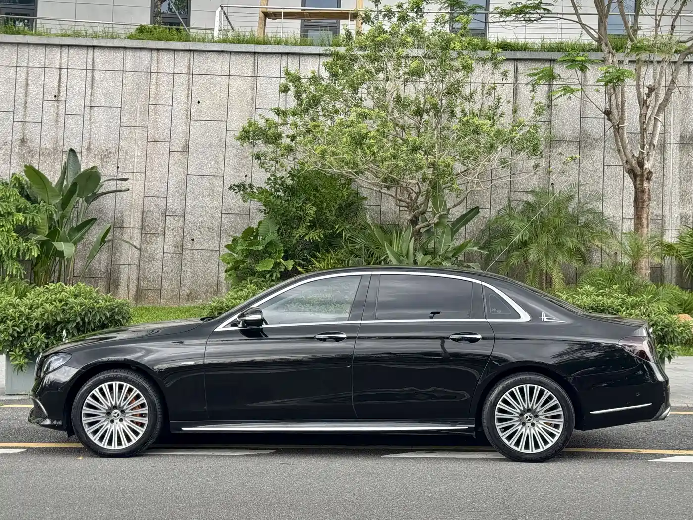 Mercedes-Benz E-Class 2020 Facelift E 300 L Sport Exclusive фото 3