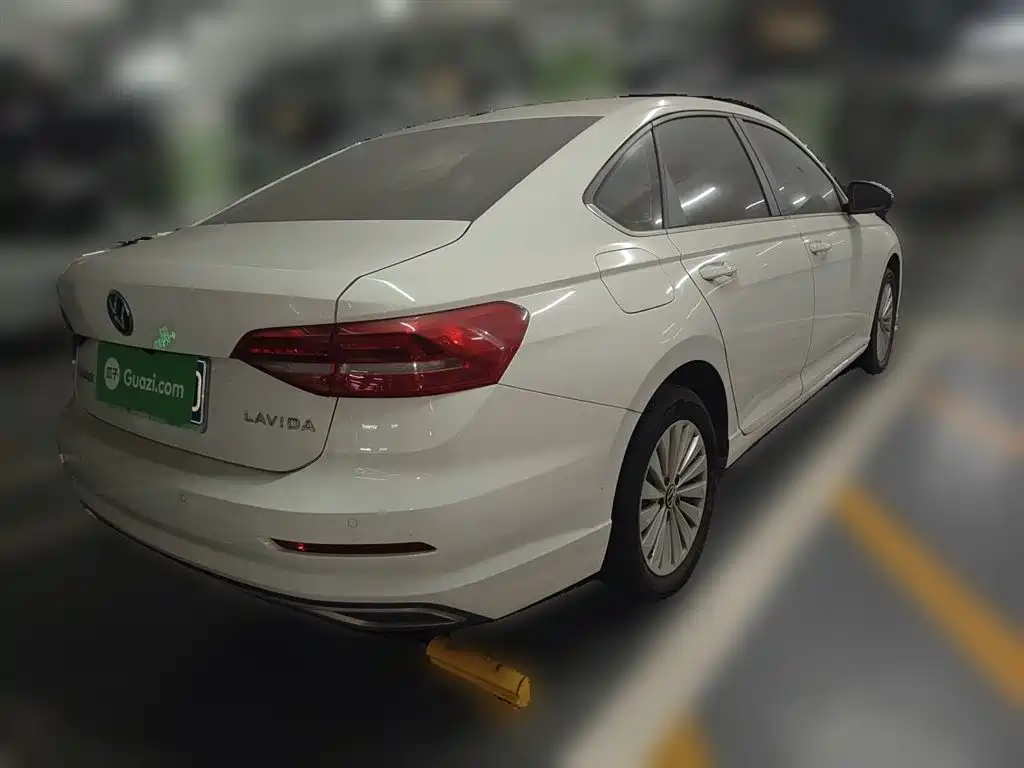Volkswagen Lavida 2021 1.5L Auto Comfort Edition фото 4