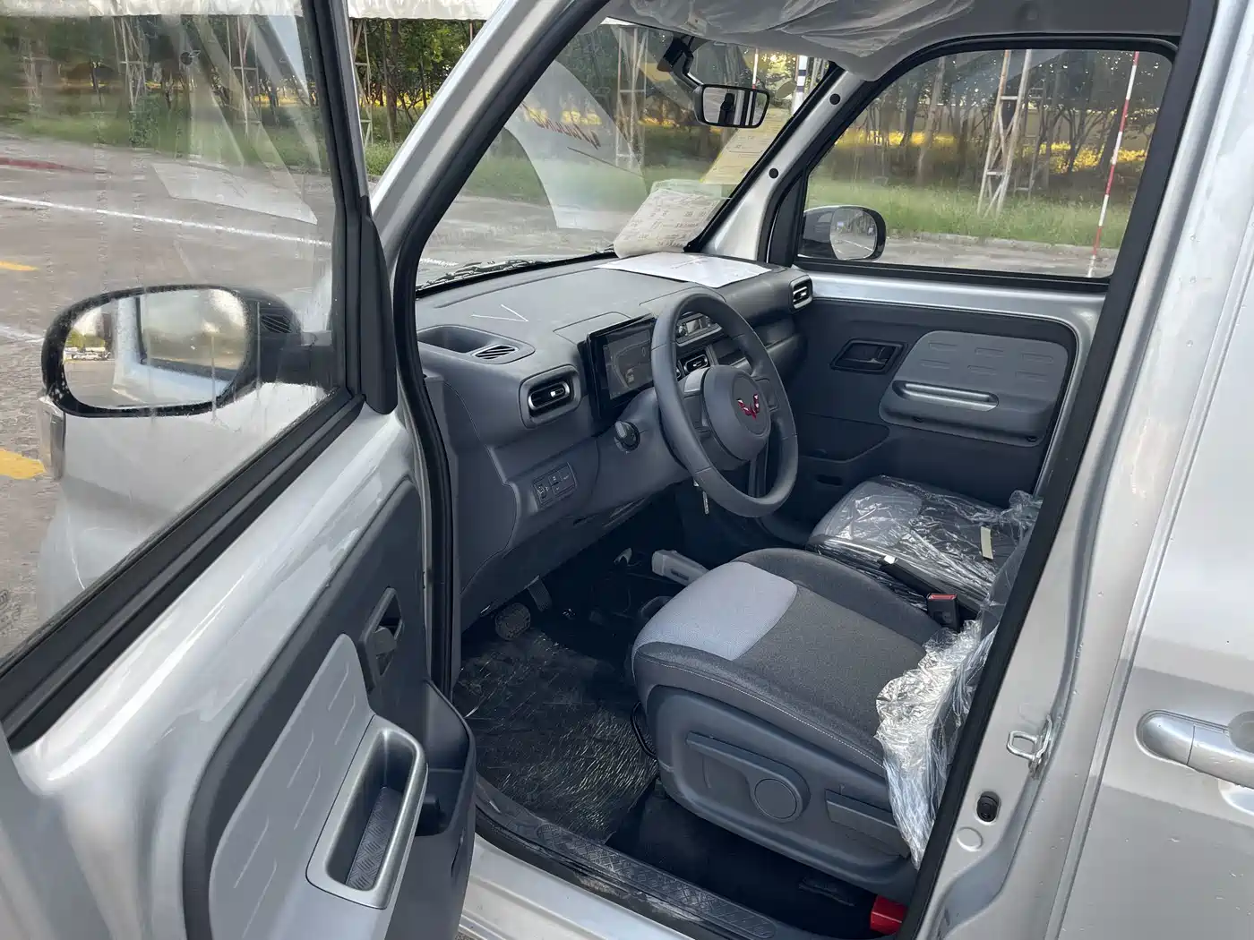 Wuling Motors Wuling Zhiguang NEV 2026 2025 Model 305km Base Version