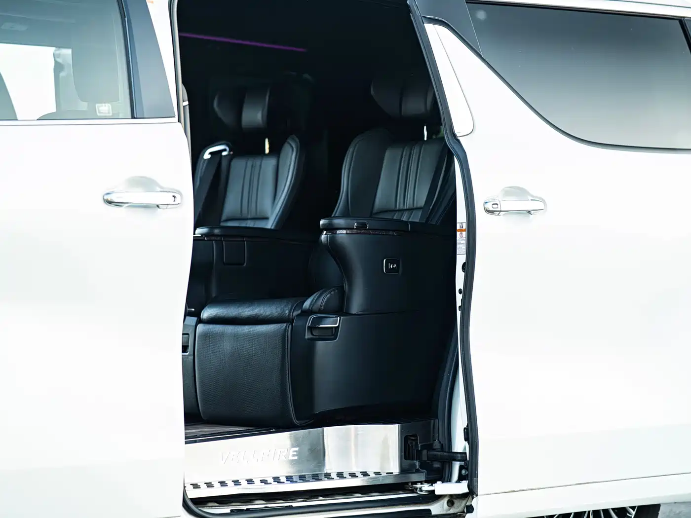 Toyota Vellfire 2020 Twin Engine 2.5L HV Premium Edition фото 13