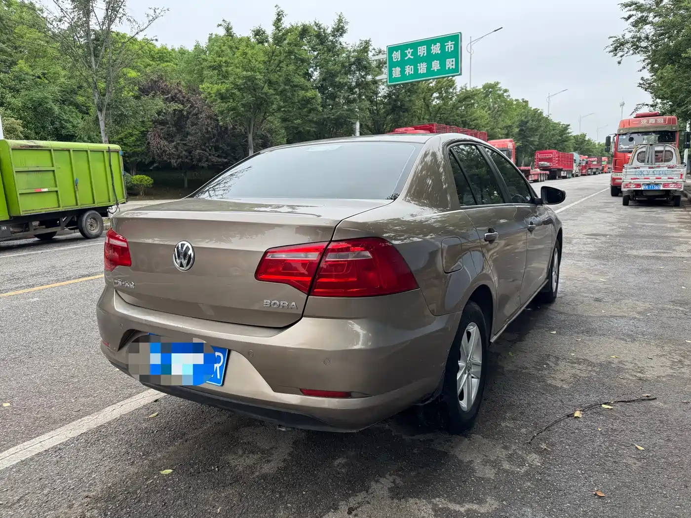 Volkswagen Bora 2014 1.6L Automatic Fashion Edition фото 4