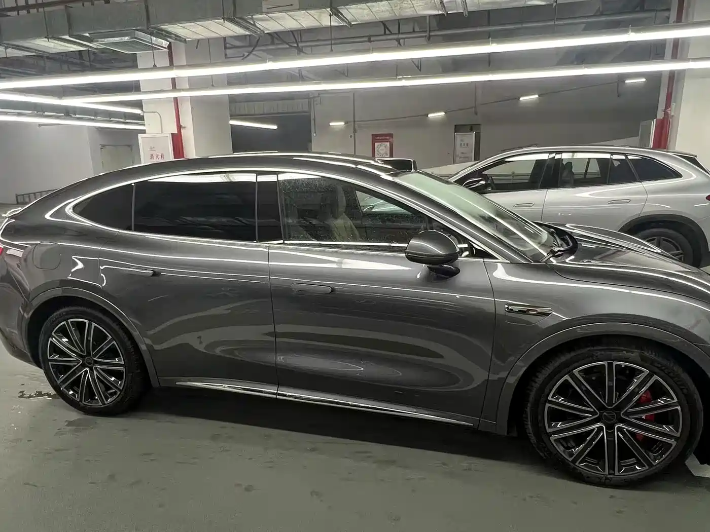 Фото 4 - Zhijie Luxeed R7