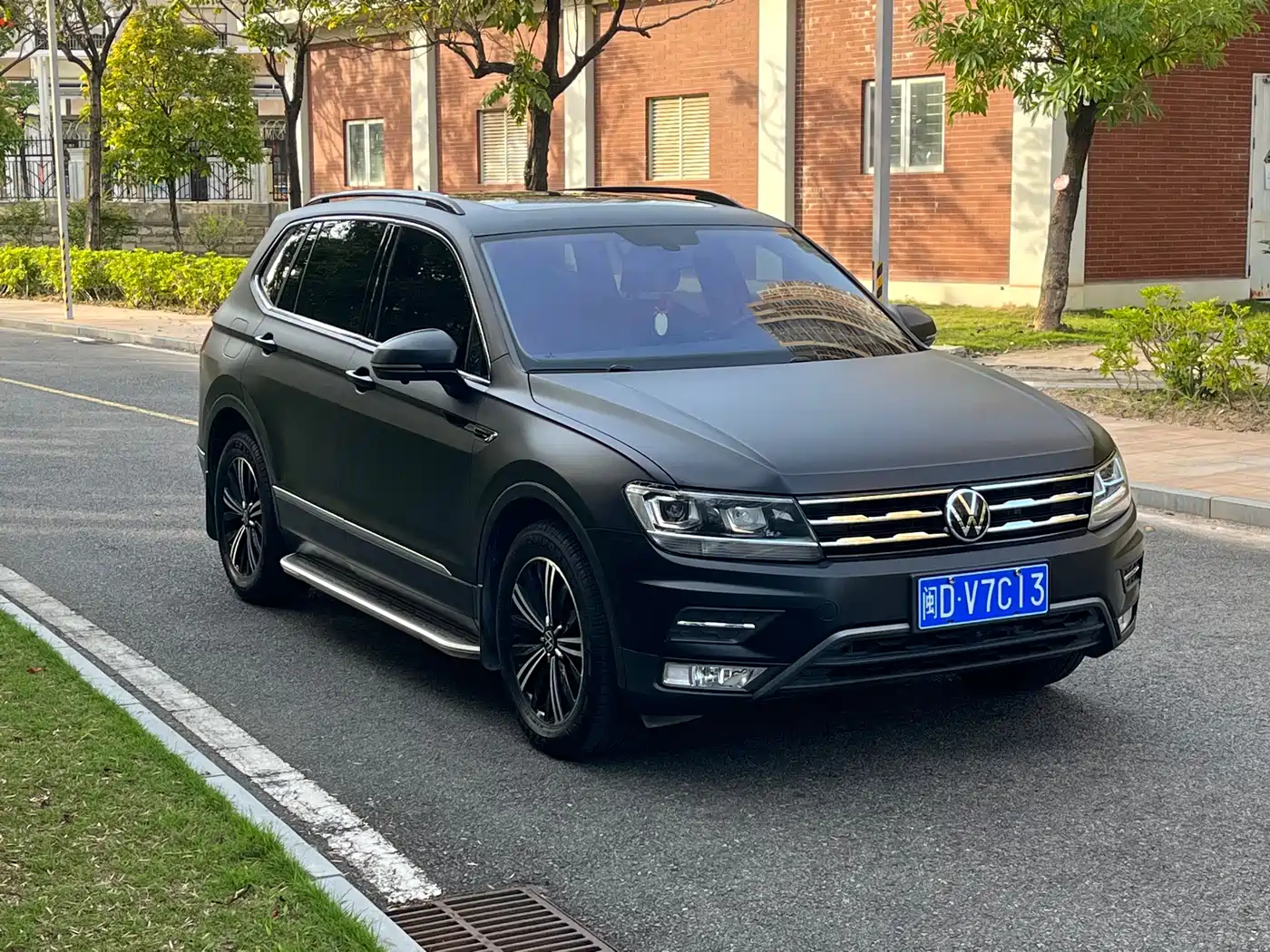 Volkswagen Tiguan L 2021 330TSI Automatic 2WD Smart фото 3