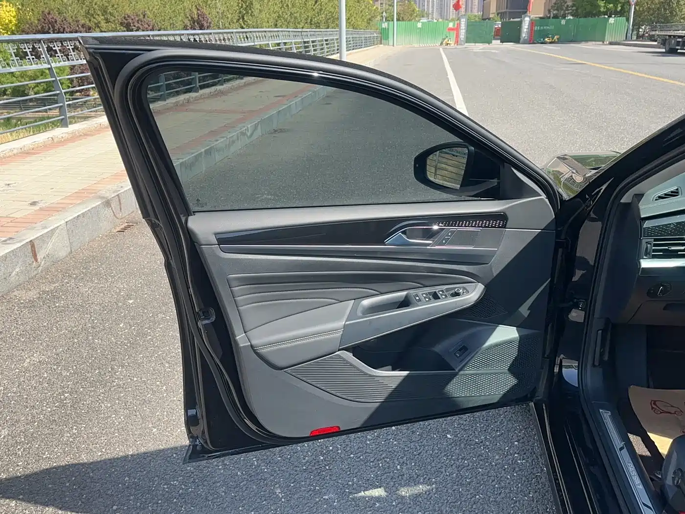Volkswagen Passat 2023 330TSI Starlight Luxury Edition фото 13