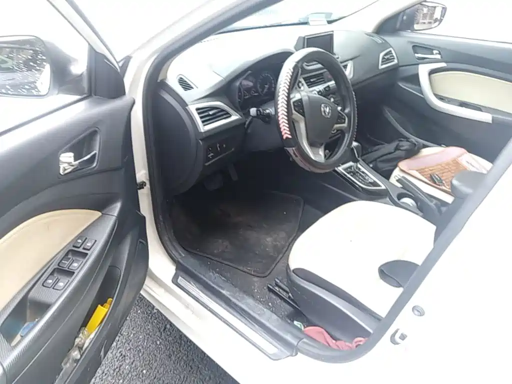 Changan Yuexiang V7 2016 2016 1.6L Auto Joy Version China V