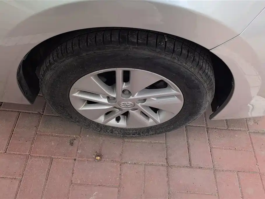 Toyota Corolla 2014 1.6L CVT GL фото 6