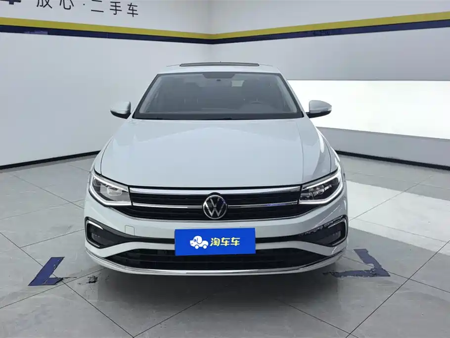 VOLKSWAGEN BORA