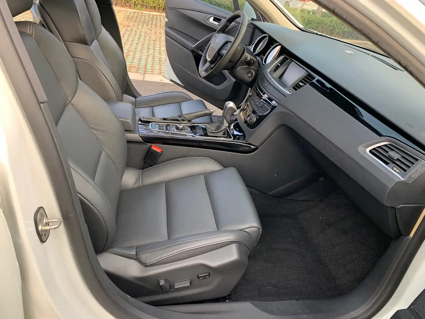 Peugeot 508 2011 2.3L Automatic Luxury Edition фото 9