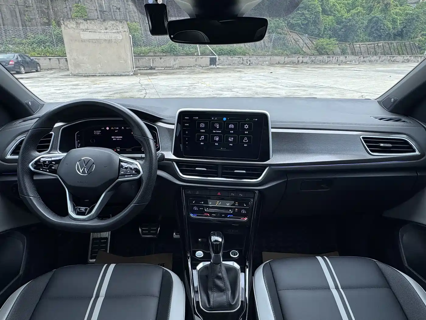 Volkswagen T-ROC 2023 300TSI DSG 2WD Starlight Edition фото 16