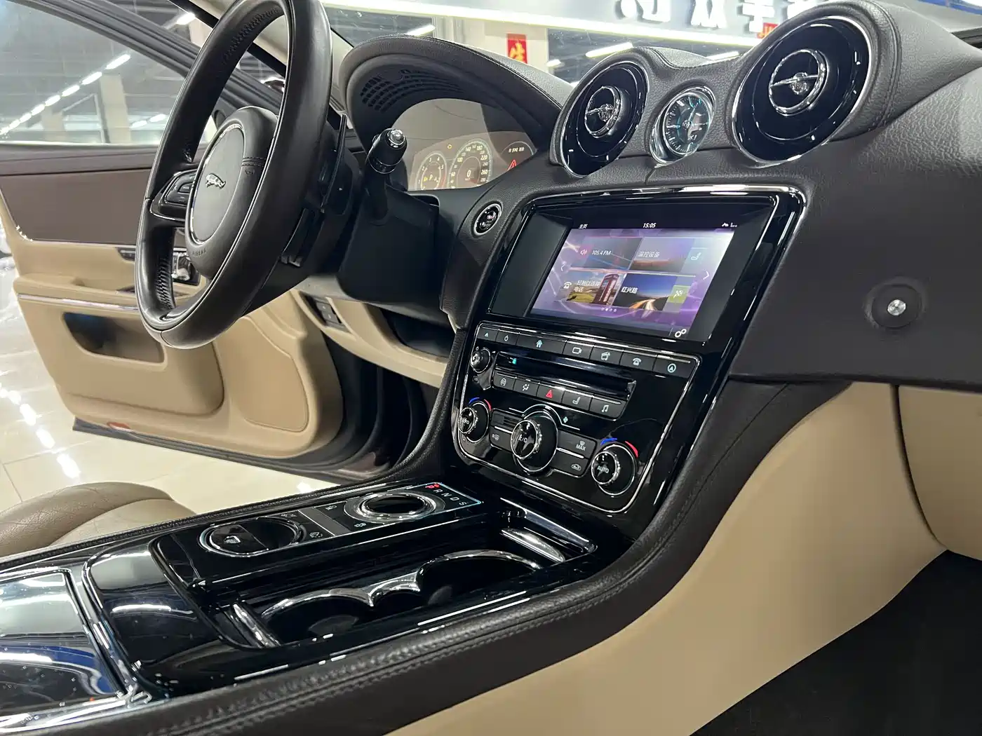 JAGUAR XJ