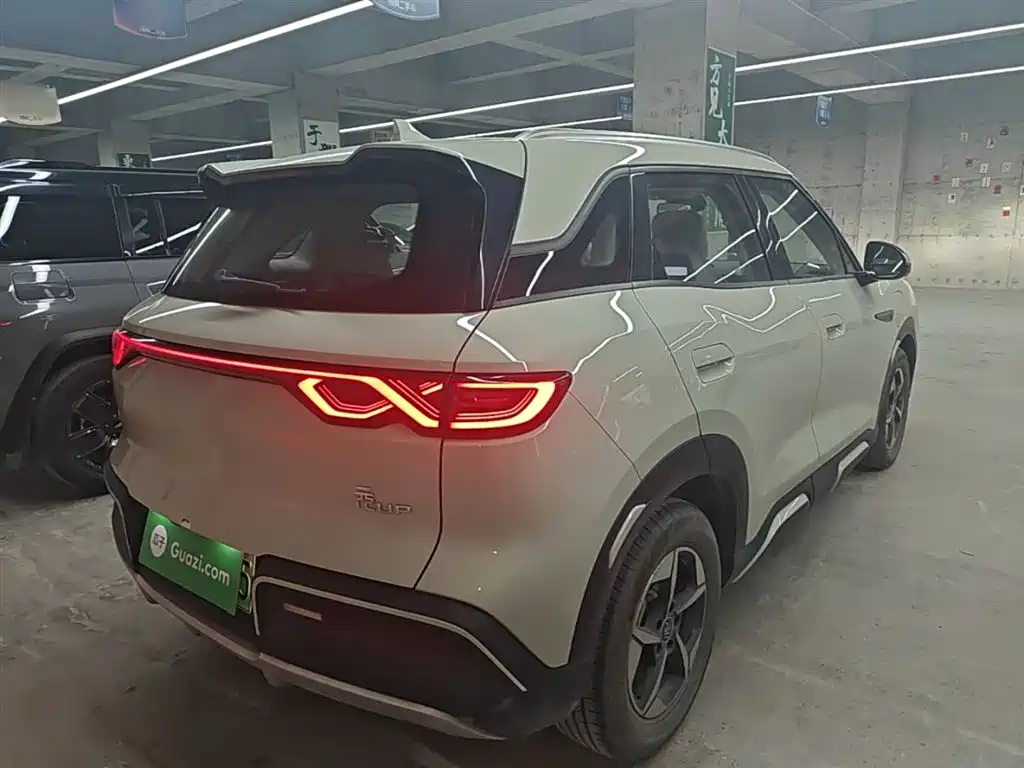BYD Yuan UP 2024 401KM Surpass Edition фото 7